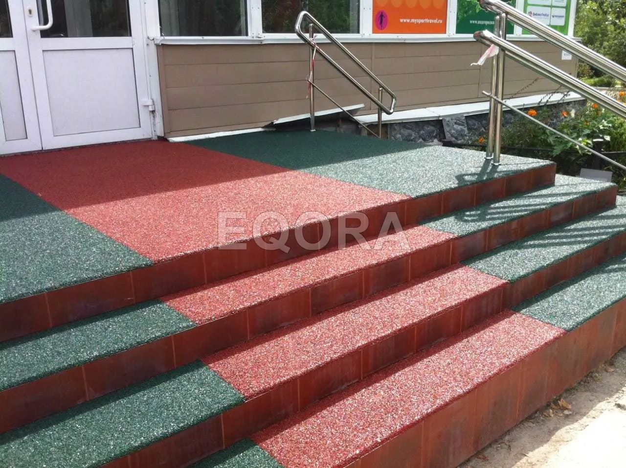 Резиновое покрытие на травмоопасные участки из резиновой крошки в Химках